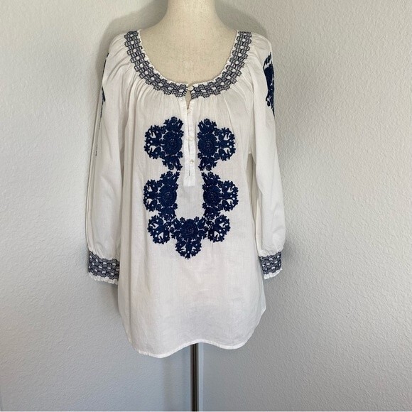 Karen Kane White Navy Peasant Style Embroidery Crochet Boho Flowy Top SZ L - Picture 3 of 11